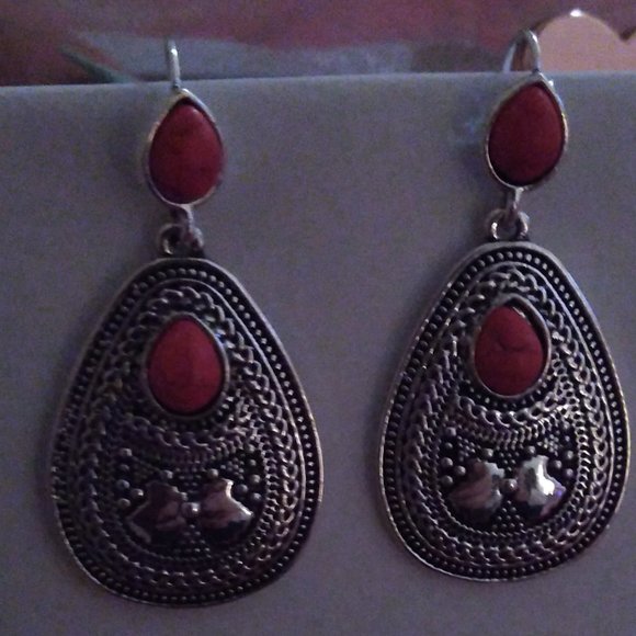 Western Style Earrings - Picture 4 of 4